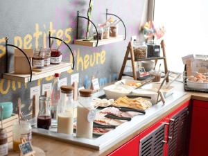 a buffet with food on a counter in a kitchen at Hotel ibis Narbonne in Narbonne