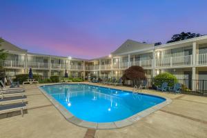 a pool in the courtyard of a hotel at Best Western Fredericksburg in Fredericksburg