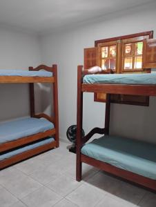 a room with three bunk beds in a room at Chácara Aconchegante com Piscina e Churrasqueira Perto do Ponto Turístico de Bezerros in Bezerros +14 photos