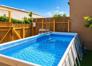 a swimming pool in a backyard with a fence at בריאה אירוח בטבע in Sha'al