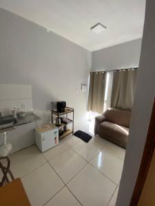 a living room with a couch and a table at Flat aconchegante é silencioso in Rio Verde