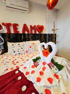 a bedroom with a bed with a swan made out of hearts at Pousada Gente Bonita La Mansion in Búzios +146 photos