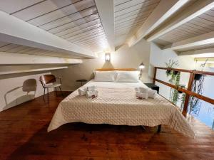 a bedroom with a large bed with two towels on it at Lues Garden in Ragusa
