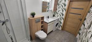 a small bathroom with a toilet and a sink at Andersena 43 Ząbki in Ząbki