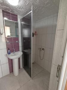 a bathroom with a shower and a sink and a shower at Gelibolu Elisa Hotel in Gelibolu
