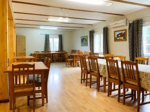 a dining room with wooden tables and chairs and tablesktop at Rõuge Suurjärve Külalistemaja in Rõuge