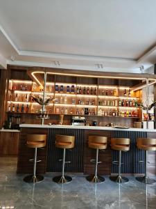 a bar with brown stools in a room at Heaven resort hotel in ToÄŸanalÄ±