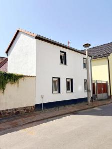 a white building on the side of a street at Wohnhaus mit besonderer Ausstrahlung in Bad Frankenhausen
