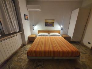a bedroom with a large bed in a room at Hotel Isolabella in Bussoleno
