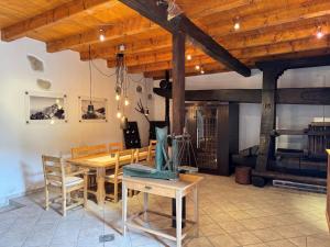 a dining room with a wooden table and chairs at Weinkellerurlaub Röschitz in Roggendorf