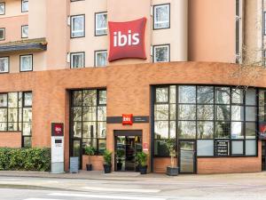 a building with ahs sign on the front of it at ibis Toulouse Pont Jumeaux in Toulouse