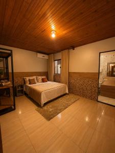 a bedroom with a large bed in a room at Casa Chapadeira in Colinas Do Sul
