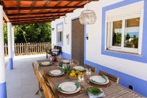 a dining room with a wooden table and chairs at Chicas Country House in Amieira