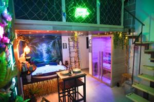 a large bathroom with a bath tub and a table at Moonlight Jungle Suit Luxury experience in Avola