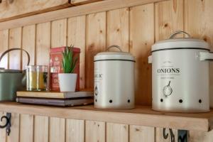 two crock pots sitting on a shelf at Mountain Retreat Stars Peak in Bačić Duliba
