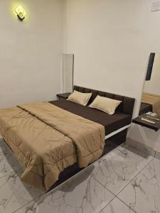 a bedroom with a large bed in a room at SHARDA PALACE Deoghar in Deoghar +10 photos