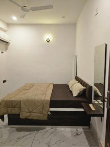 a bedroom with a large bed in a room at SHARDA PALACE Deoghar in Deoghar