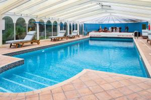 a large swimming pool with chairs and a building at 3 Bed in Brampton oc-p34636 in Brampton