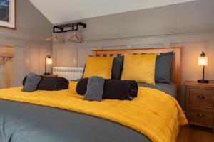a bedroom with a large bed with two towels on it at Am Bothan - Pied-à-terre in Portree