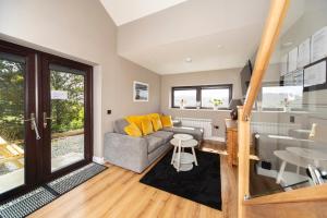 a living room with a couch and a table at Am Bothan - Pied-à-terre in Portree