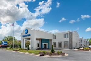a rendering of a mobil gas station at Best Western Niceville-Destin in Niceville