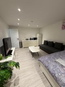 a living room with a bed and a couch at The Wandering House in Tremelo