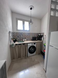 a kitchen with a washing machine and a sink at La Casetta in Trapani +21 photos