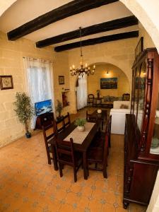 a large living room with a table and chairs at Ta Speranza Farmhouse in Victoria