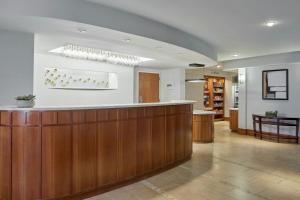 a lobby of a hospital with a reception counter at Courtyard Rochester Brighton in Rochester +70 photos