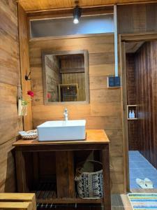 a bathroom with a sink and a mirror at Xóm Sình Homestay & Farmstay Buôn Ma Thuột ĐakLak in Ðat Lý (1) +102 photos
