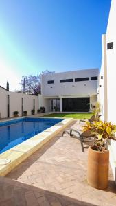 a house with a swimming pool and a building at Casa las Castellanos in Tlalixtac de Cabrera