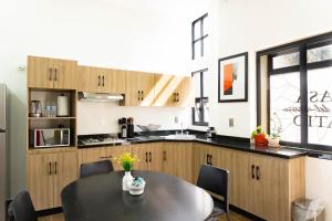 a kitchen with a table and chairs and a counter at Casa del Patio in Guadalajara