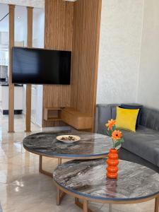 a living room with a table and a couch at Cozy appartement smir park in Tétouan