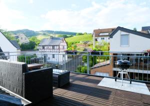 a balcony with a bbq grill on a deck at Blue Lagoon Holiday Apartments & Double Room with Balcony in Nehren