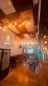 a restaurant with wooden tables and chairs in a room at Hotel Van Gogh Aeropuerto Gdl in Guadalajara +11 photos
