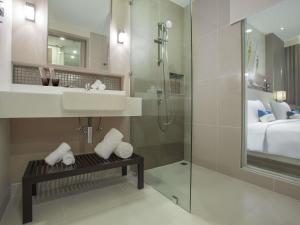 a bathroom with a shower and a sink and a shower at Mercure Pattaya Ocean Resort in Pattaya
