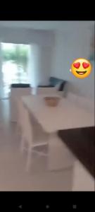a yellow object with a smiley face on a table at Apartamento térreo com 3 quartos no Tree Bies- próximo do parque aquático infantil in Subaúma +15 photos