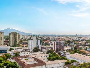 a city with buildings and mountains in the background at ibis budget Vitoria in Vitória