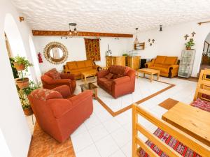 a living room with orange chairs and a table at Luz y Amistad - Pisac in Pisac