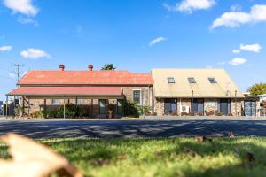 a building on the side of a road at Charlesworth On The Park in Glen Innes