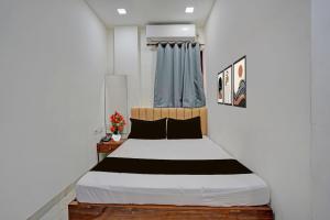 a small bedroom with a bed in a room at Super Collection O Dalhousie Square Kolkata Formerly G.N Palace in Calcutta Bara Bazar +21 photos