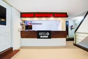 a lobby with a hotel sign on the wall at Super Hotel O by OYO Clock Tower Ludhiana Formerly Greatwall in Ludhiana