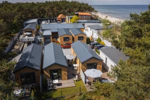 an aerial view of a house with a beach at WYDMY Apartamenty i Domki Międzywodzie in Międzywodzie