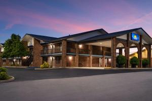 a building with a parking lot in front of it at Days Inn by Wyndham Clanton AL in Clanton