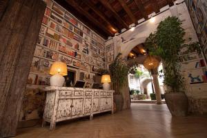 a lobby with a desk with two lamps on it at Hotel Casa Don Luis by Faranda Boutique, a member of Radisson Individuals in Cartagena de Indias
