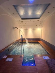 a indoor swimming pool with a water fountain at Pozar Salt Cave Hotel Spa in Kato Loutraki
