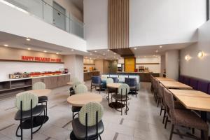 a restaurant with tables and chairs and a cafeteria at Hampton Inn Long Island City NY in Long Island City