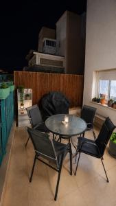 a table and chairs on a balcony with a table and chairs at בית נעים בין המדבר לים in Eilat