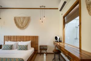 a bedroom with a bed and a window at Villa Casa Koko in Gili Islands +27 photos