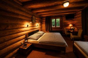 a bedroom with a bed in a log cabin at Pohádkový Srub Salaš in Salaš